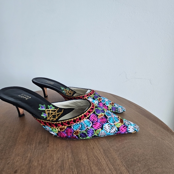 EMMA HOPE ITALY Hand Sewn Embroidered Pointed Kitten Heel Mule Shoes - Picture 2 of 16